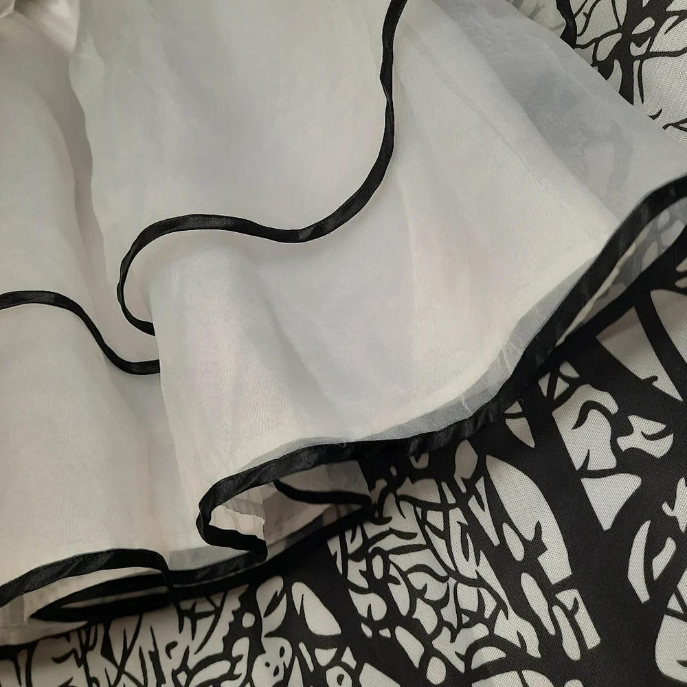Layered White and Black Sleeveless Tiered Flower Dress - Picture 6 of 6